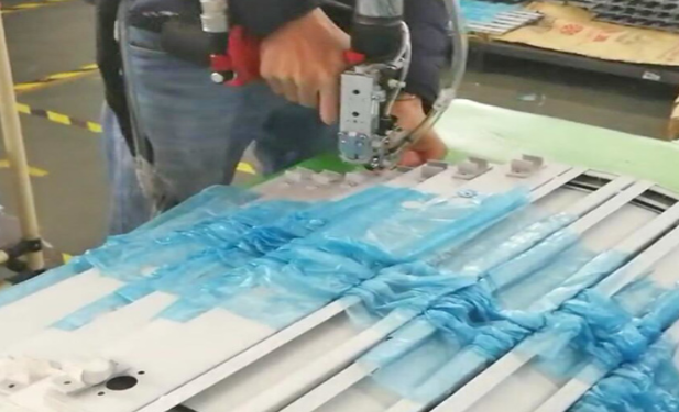 供应全自动铆钉机铆钉插件机